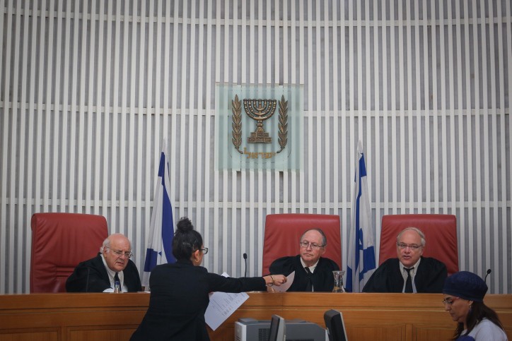 השאלטר ירד: האם בג"ץ יכפה את חידוש אספקת החשמל לאויב בעזה?