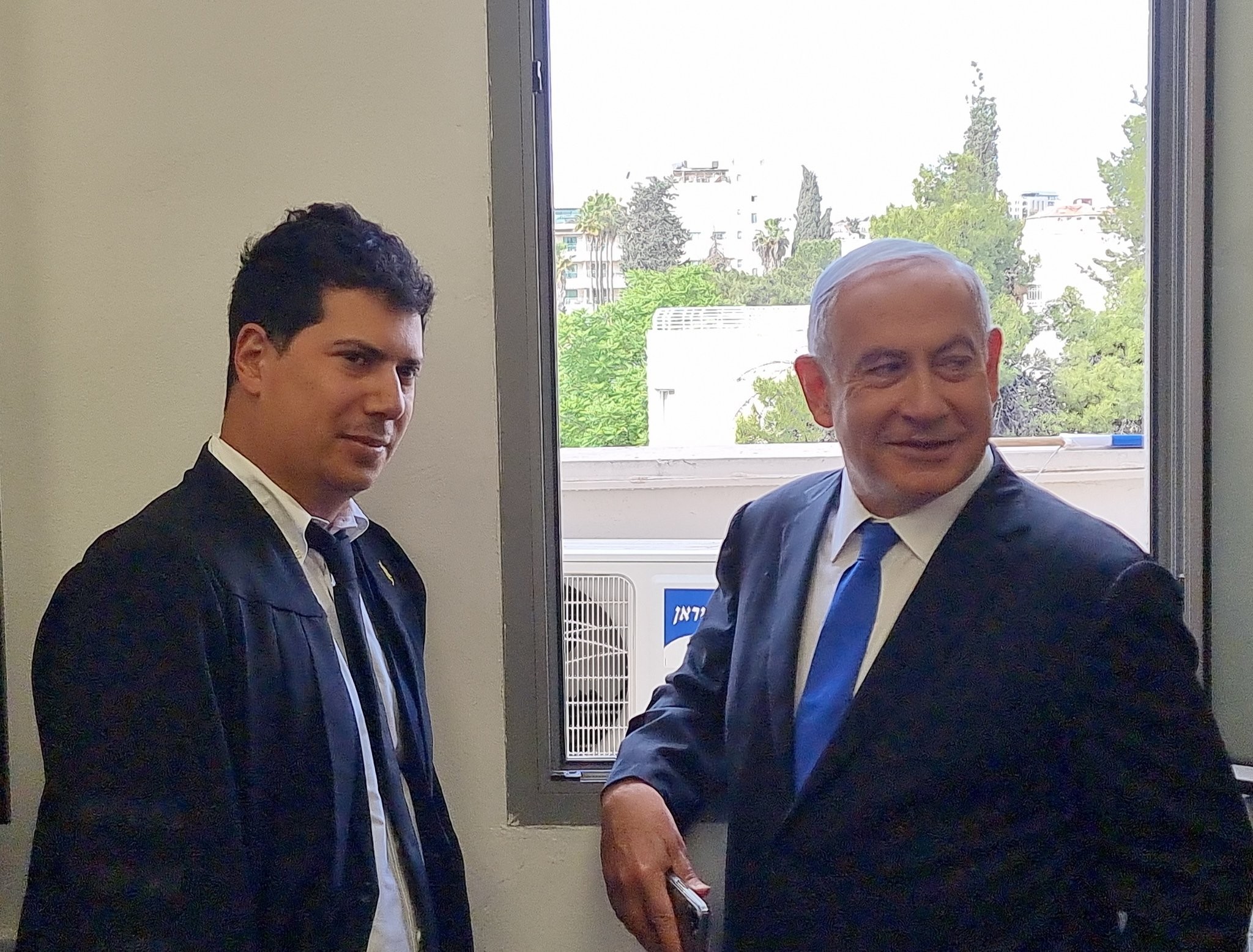  נתניהו עם סנגורו עמית חדד. צילום: אברהם בלוך, ערוץ 14