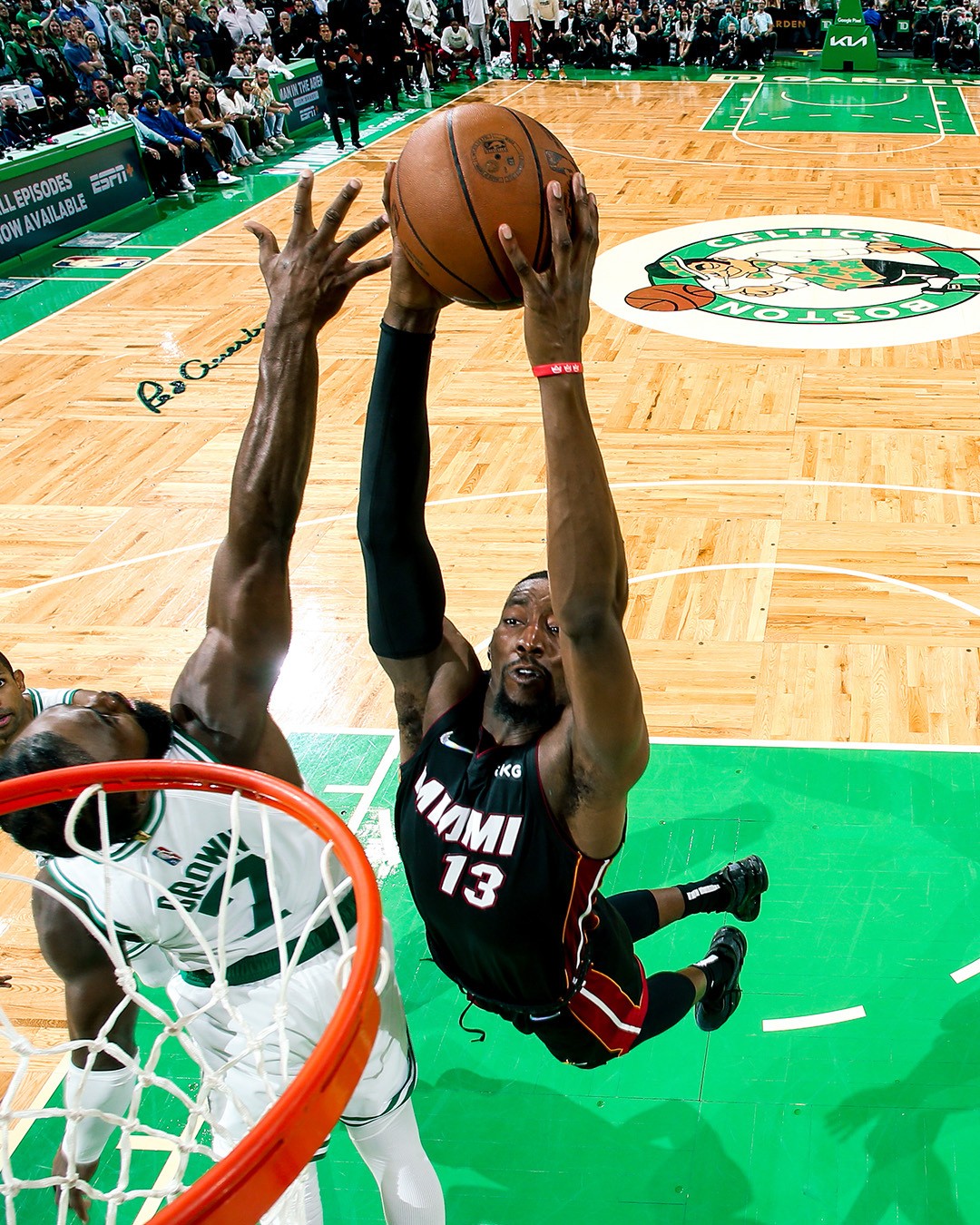 גמר המזרח ב-NBA: מיאמי ניצחה בבוסטון ועלתה ליתרון 1:2 | מה צפוי בהמשך?