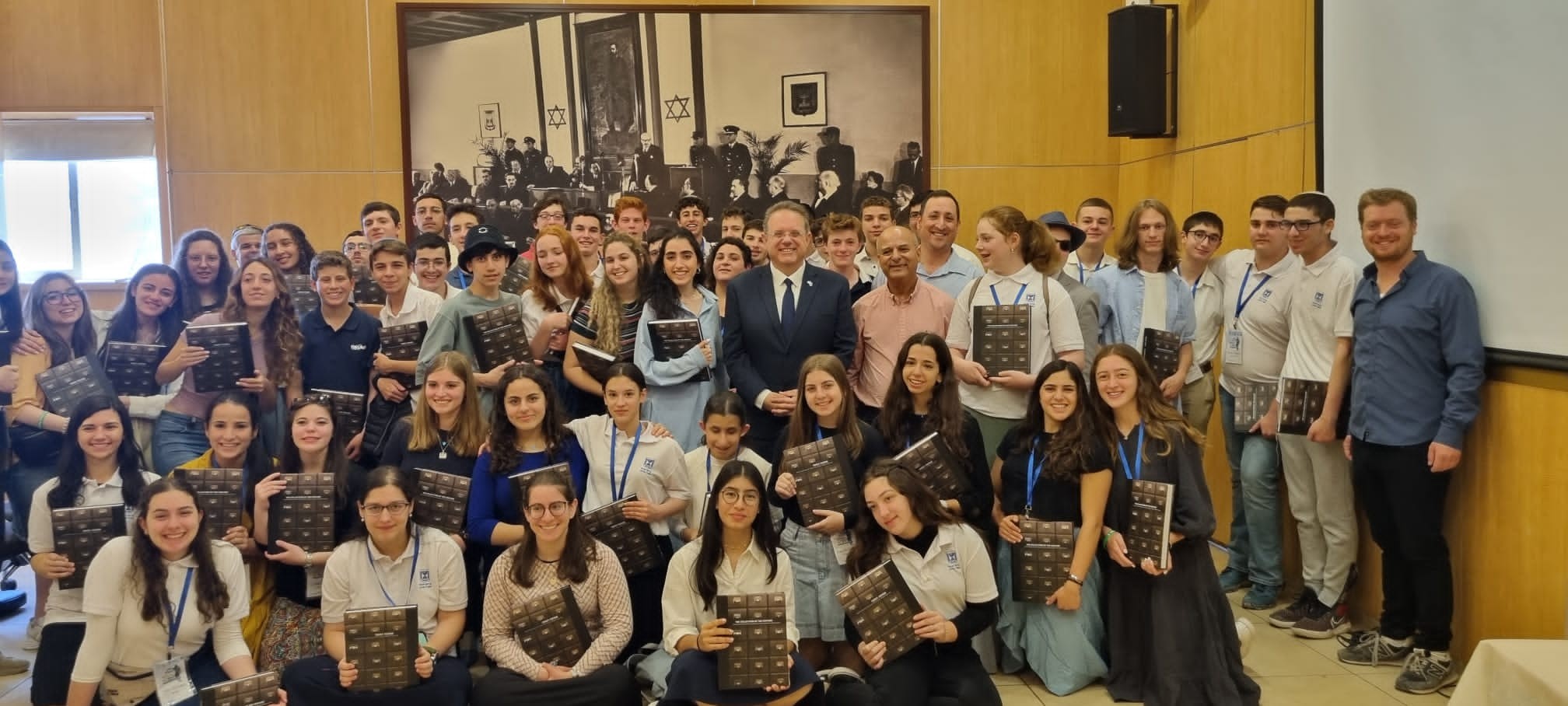 אחרי שנתיים של קורונה: מתמודדי חידון התנ"ך מחו"ל נחתו בארץ