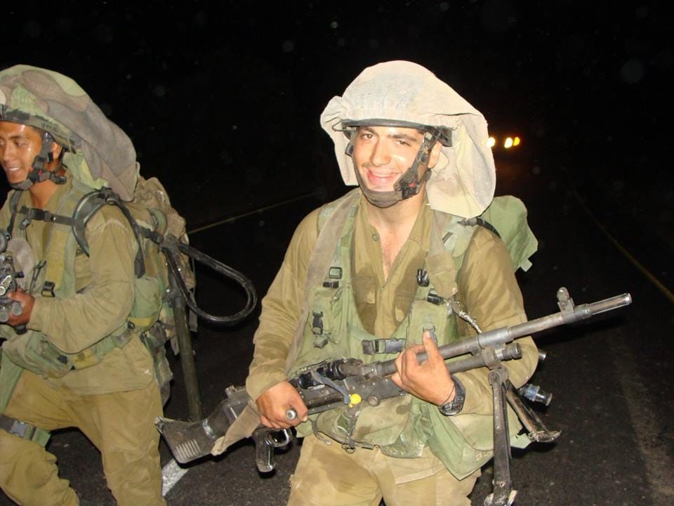 זוכרים את עוז: המיזם המיוחד של משפחת מנדלוביץ' להנצחת בנה