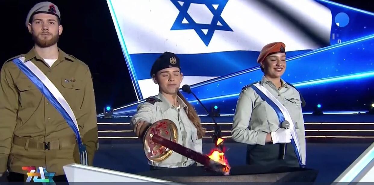 "לכבוד המפקדים והמפקדות": סגן הדר כהן משיאה את משואת צה"ל