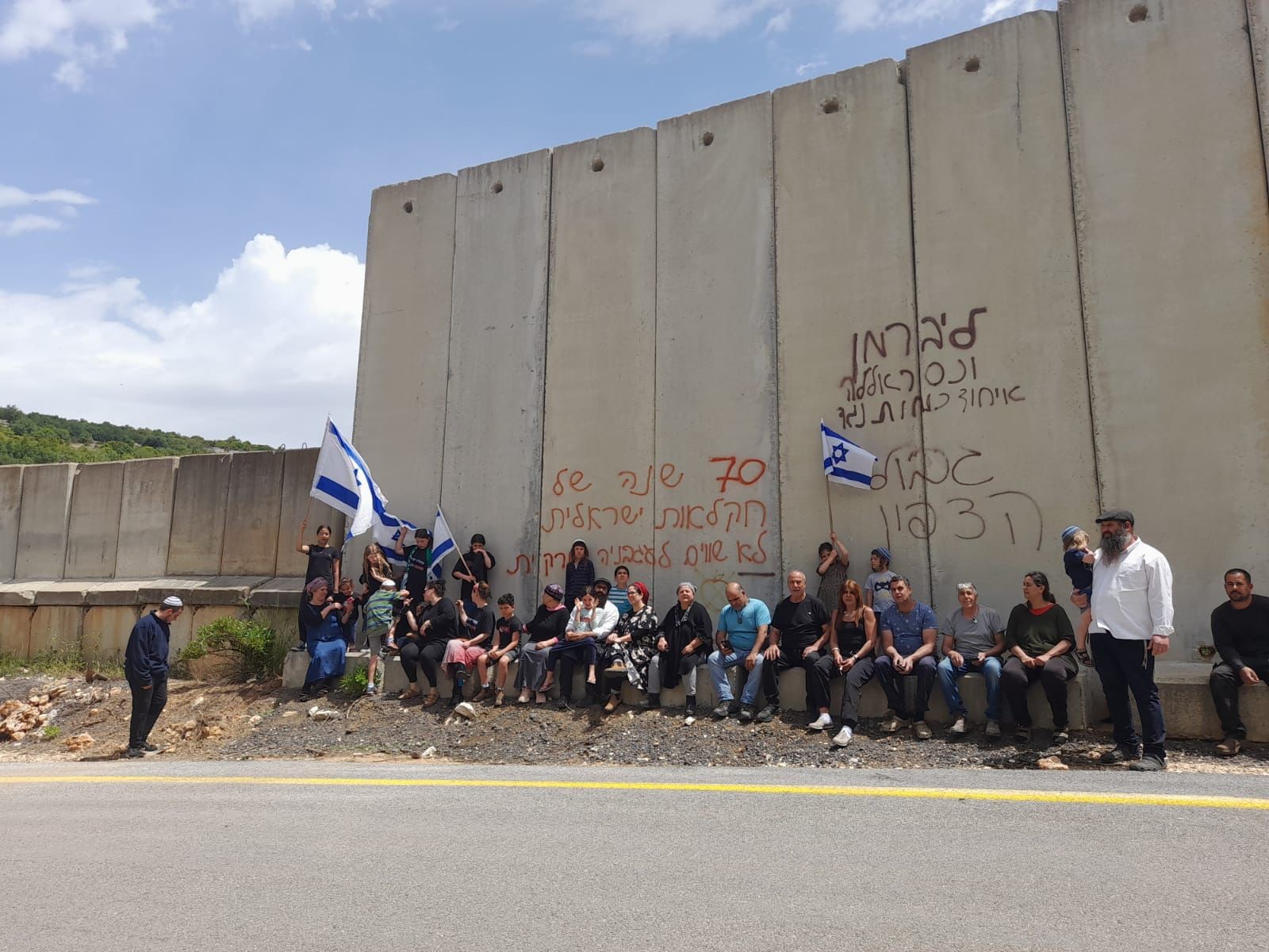 מגדלי הלולים בגבול לבנון: "ליברמן ונסראללה איחדו כוחות"