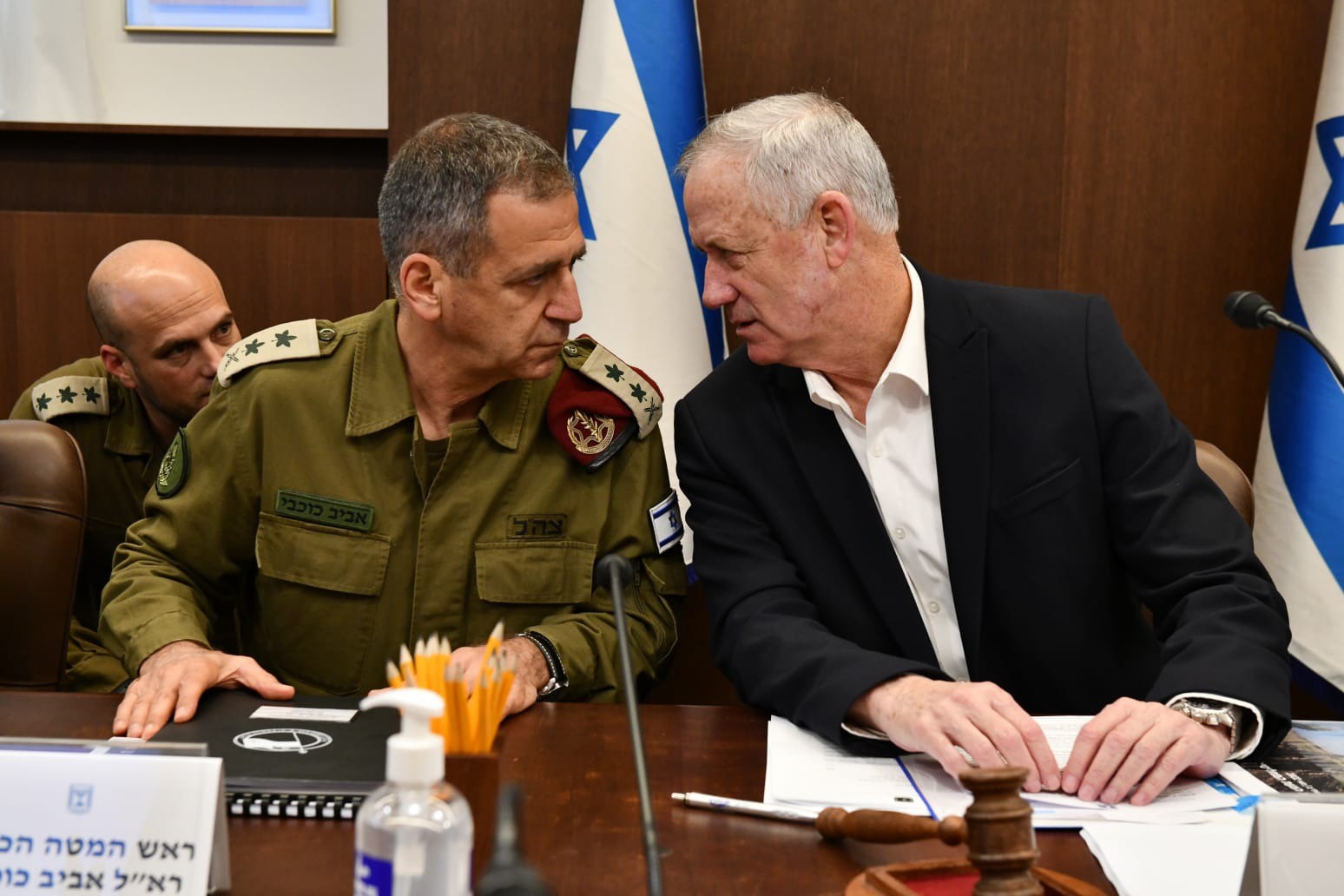במטרה לקדם את מינוי הרמטכ"ל: גנץ נפגש עם היועמ"ש