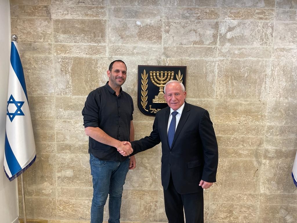 ח"כ דיכטר ומנ"ל עד כאן. צילום: עד כאן
