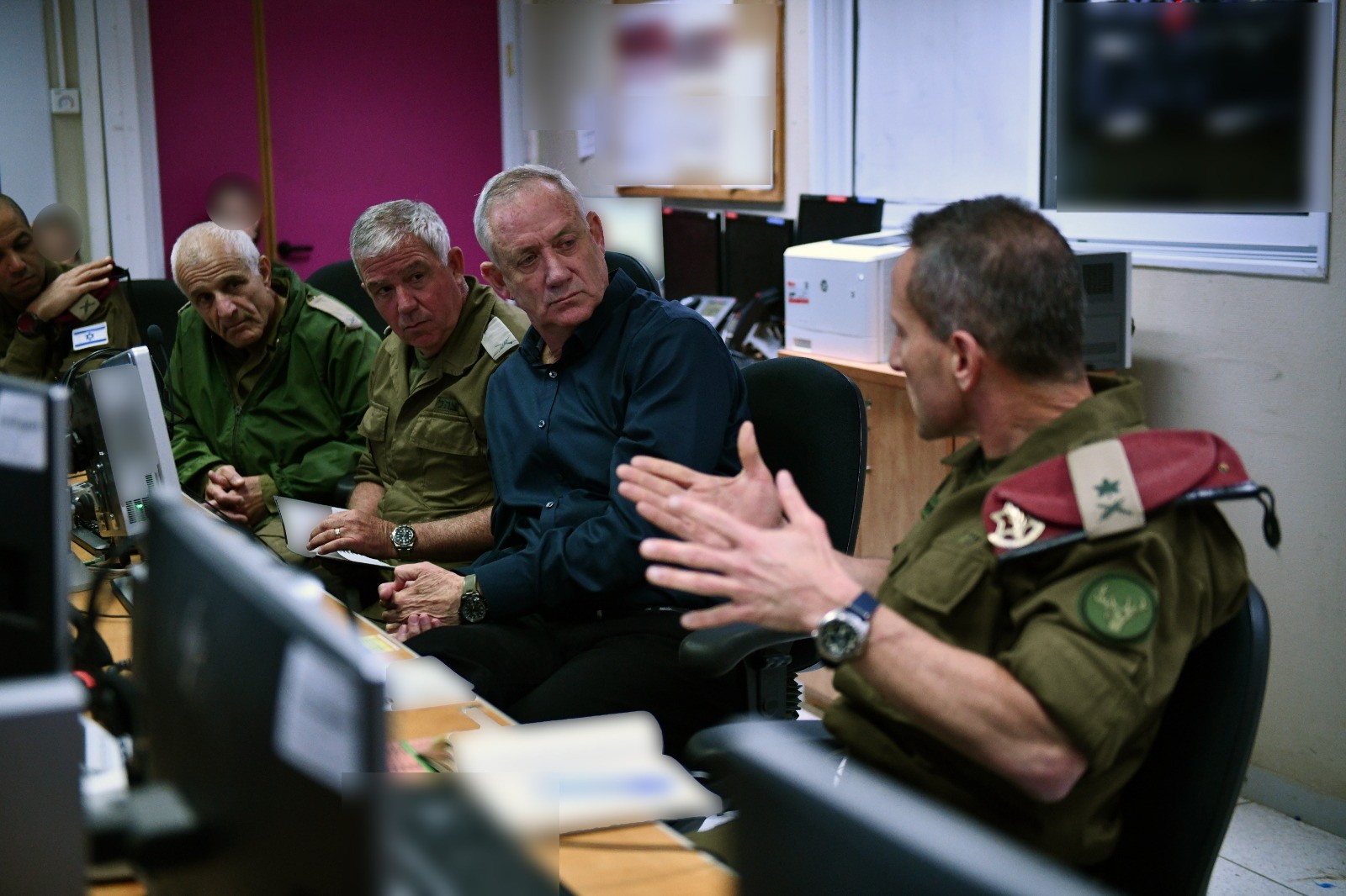 גנץ: "נמשיך לפעול למניעת העברה של יכולות איראניות מתקדמות"