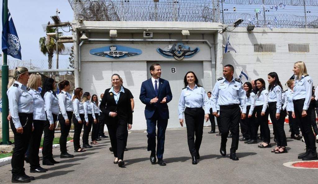 המפגש המרגש של נשיא המדינה עם האסיר שנשפט למאסר עולם