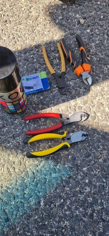 סכינים וספריי צבע: 3 קטינים נעצרו בחשד לכוונה לחבל בהילולה