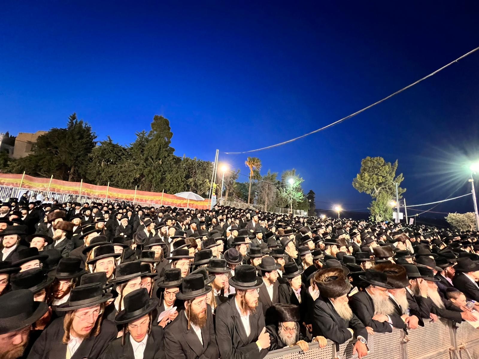 ל"ג בעומר במירון: עשרות אלפים עלו להר | גלריה מתעדכנת