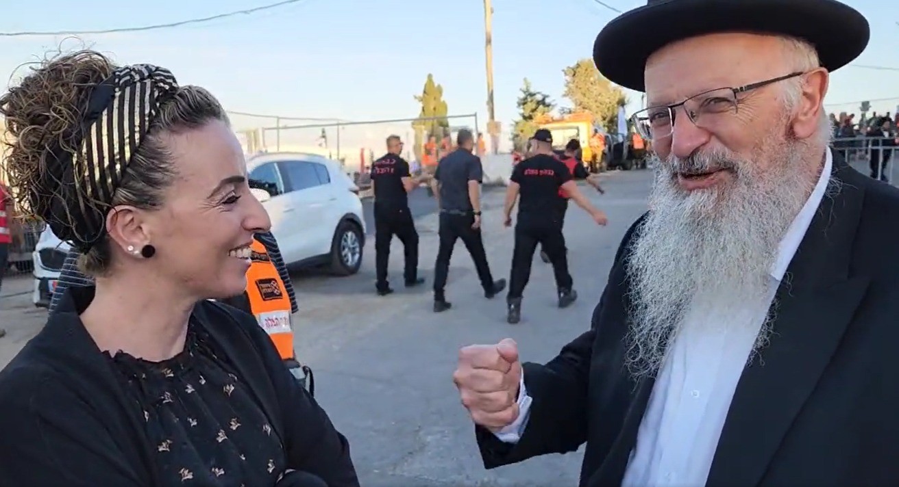 הרב שמואל אליהו פגש את עידית סילמן במירון וברך אותה | צפו