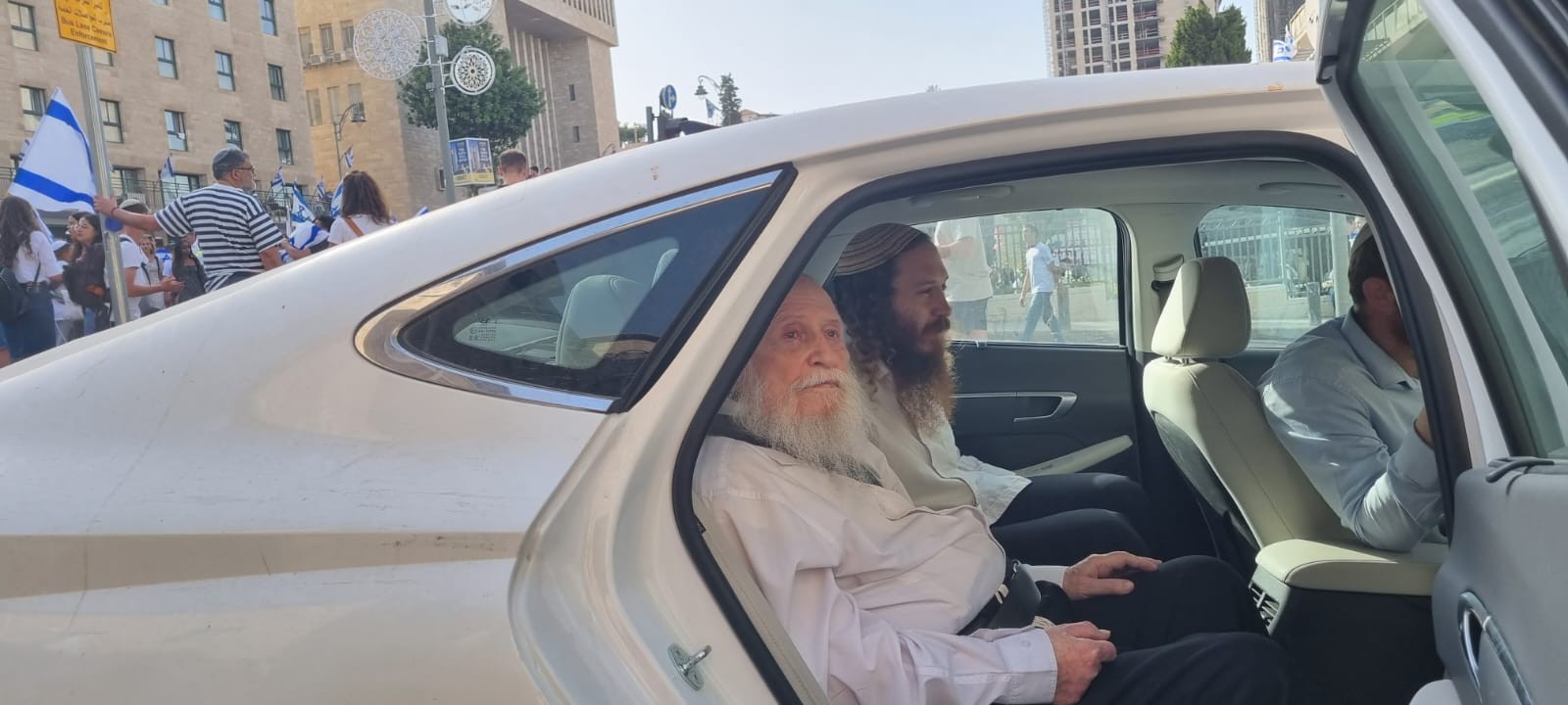 "שמחו את ירושלים": הרב חיים דרוקמן בצעדת הדגלים | צפו