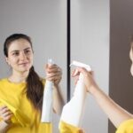 הכרתם את הטריק הזה לניקוי המראה? אם לא, אתם חייבים | הטיפ