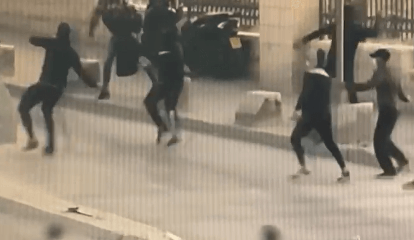 ״סוגר עליו״: מחבלים שתקפו באבנים סמוך לכותל נעצרו | צפו