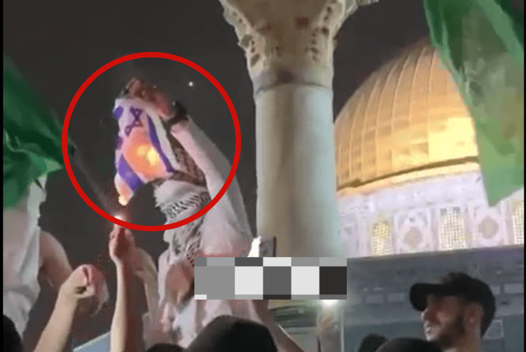 מחבלים שרפו את דגל ישראל בהר הבית | תיעוד
