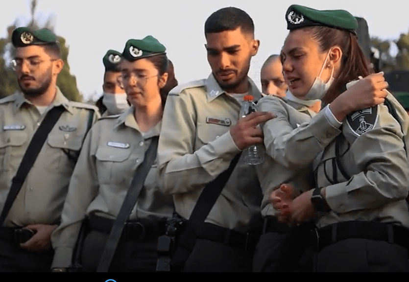 לזכר הנופלים: השיר המוכר בביצוע מרגש של להקת מג״ב | צפו