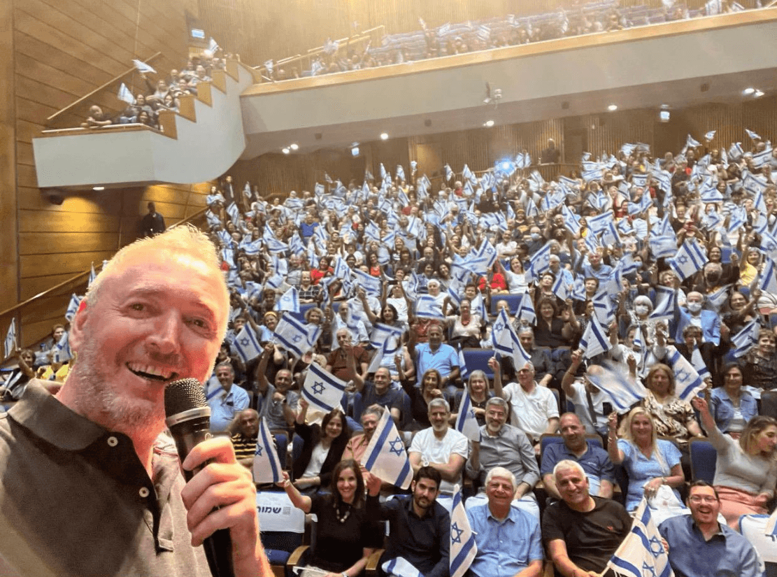 דגלי ישראל בהיכל התרבות? תתפלאו: יש כאלה שזה מפריע להם