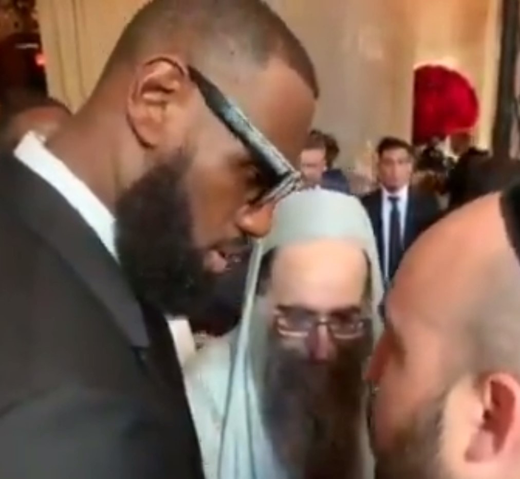 תיעוד: לברון ג'יימס מסתודד עם הרב המקובל - על מה הם דיברו?