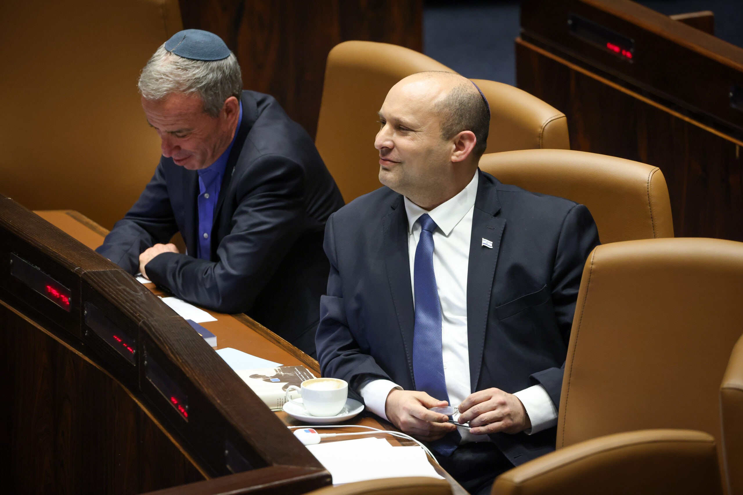 נתונים מסקרים על מפלגה בראשותו הוצגו לבנט; האם ישקול קאמבק?