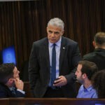 המסמך חושף: כך מנצל לפיד את תפקידו לצורך מטרות פוליטיות
