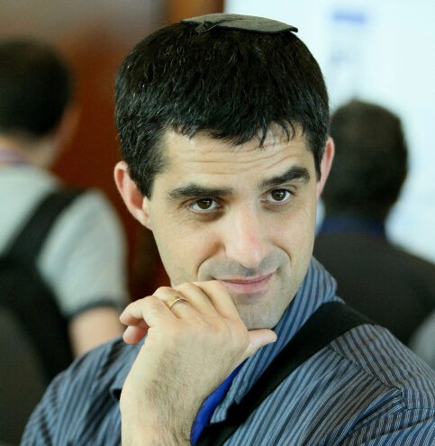 עיתונאי חדשות 13 סופג אש: "אתה משעמם אותנו" - זו הסיבה