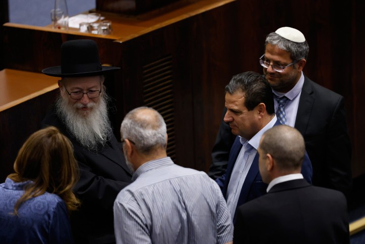 הח"כים נפרדים מליצמן בכנסת, היום. צילום: אוליבר פיטוסי, פלאש 90