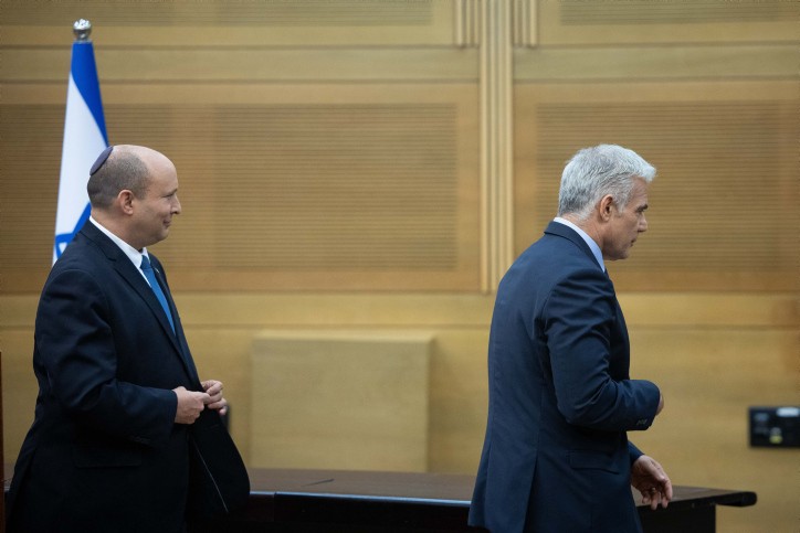 זה שהולך וזה שבא. יאיר לפיד ונפתלי בנט. צילום: יונתן זינדל פלאש 90
