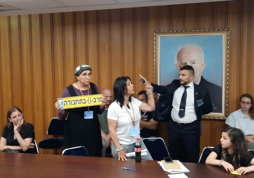 מהומה בישיבת הסיעה: נהגות אוטובוס התפרצו לדבריה של מיכאלי | צפו