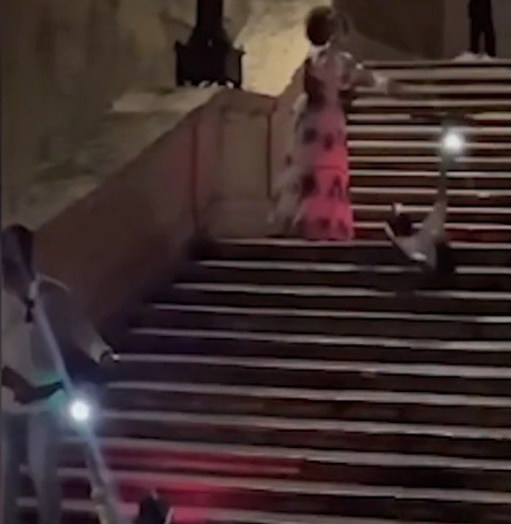 זוג תיירים זרק קורקינט באתר מורשת מפורסם - ונקנס בסכום עתק | תיעוד