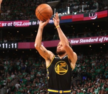 דרמה ב-NBA | "יתכן שיש סיבה לדאגה": מה יעלה בגורלו של סטף קרי?