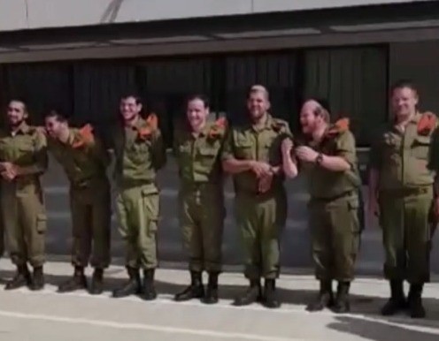 חיילים בשחור לבן: האברכים שמתגייסים בגיל 40 | צפו