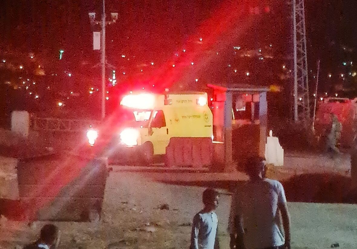 הלילה: ניסיון פיגוע בקבר יוסף - מח"ט שומרון נפצע קל