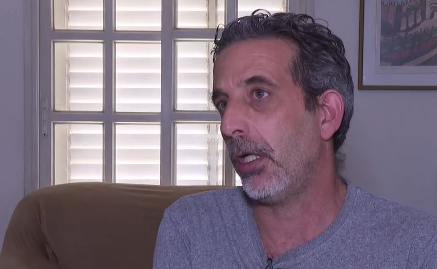 "מה אני אמור לעשות, ללכת לישון באוהל עם אשתי ושלושה ילדים?"