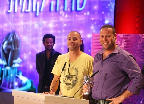 סערה ברשת | יוצר הסדרה 'רמזור' נגד אדיר מילר: "עבר כל גבול"