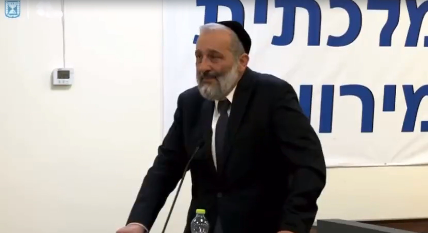 במהלך עדותו: דרעי מתבשר על פטירת הרב אורי זוהר ז"ל | תיעוד