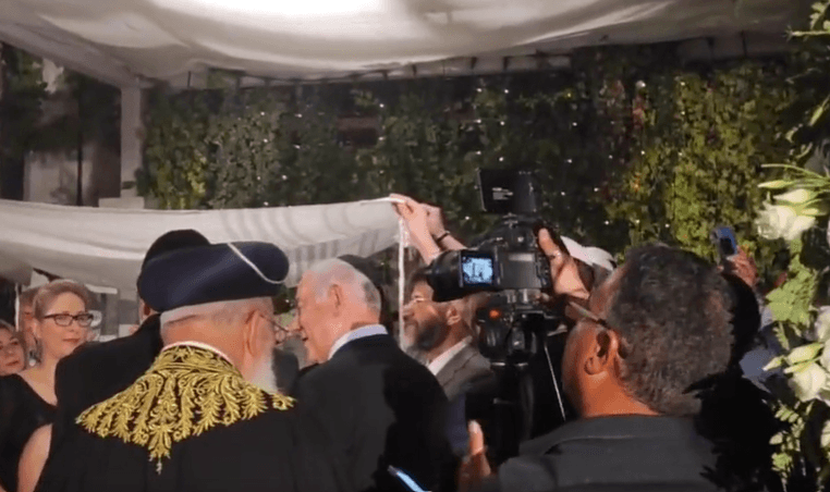 מזל טוב: יעקב ברדוגו חיתן את בתו - נתניהו הגיע לברך | צפו