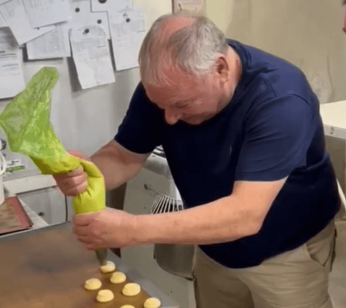 מה עשה חבר הכנסת דודי אמסלם על הבוקר בקונדיטוריה?
