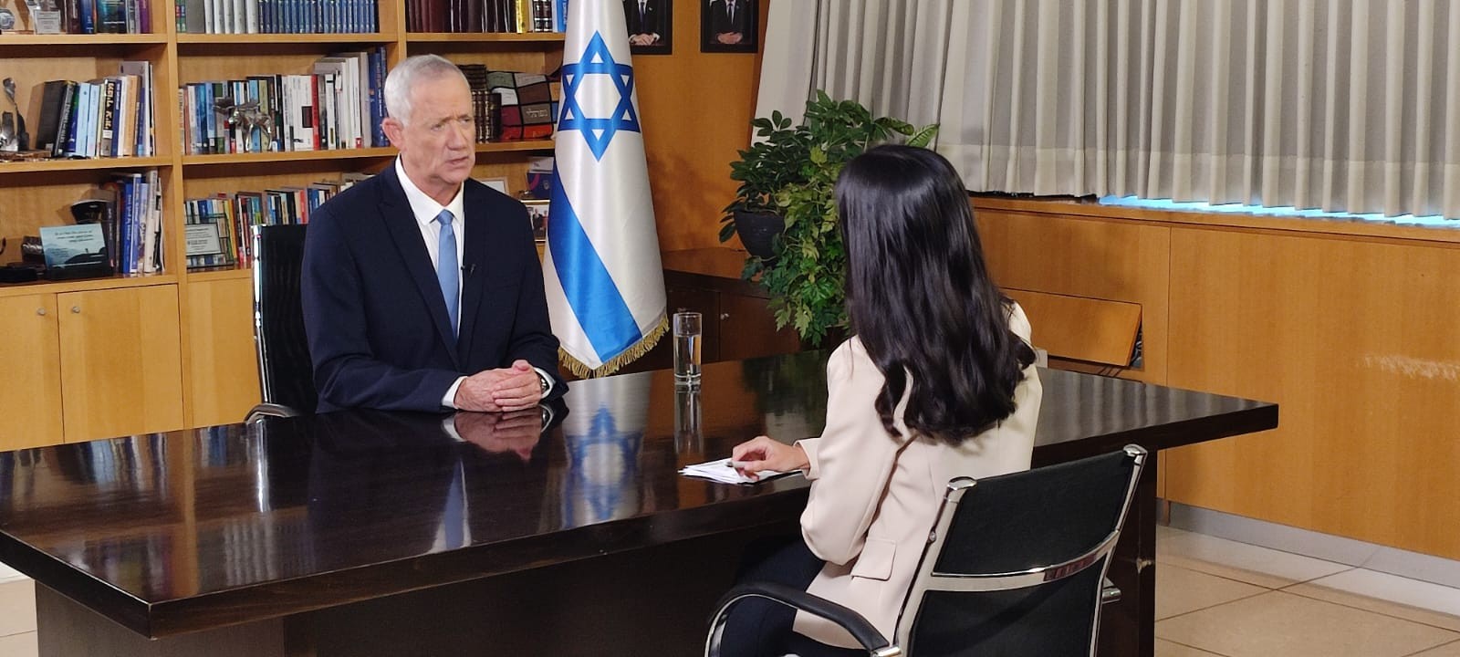 ״לא נשב עם נתניהו - בשום תרחיש״: השר בני גנץ בריאיון מיוחד