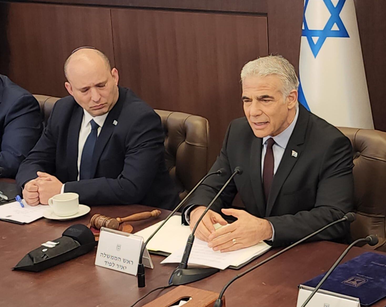 לפיד בישיבת הממשלה בראשותו: "ננהל כאילו אין מערכת בחירות"