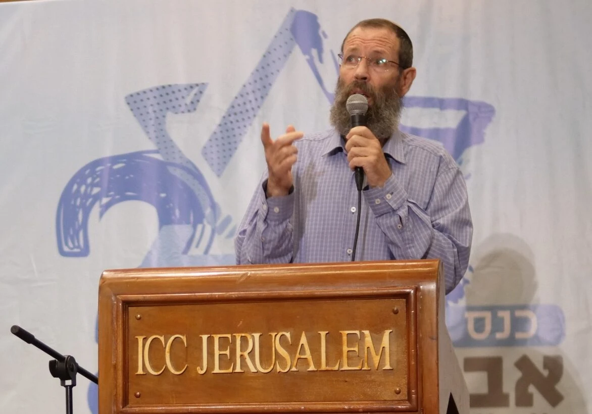 "לא סופר אותם ממטר": הרב יגאל לוינשטיין בריאיון נטול כפפות