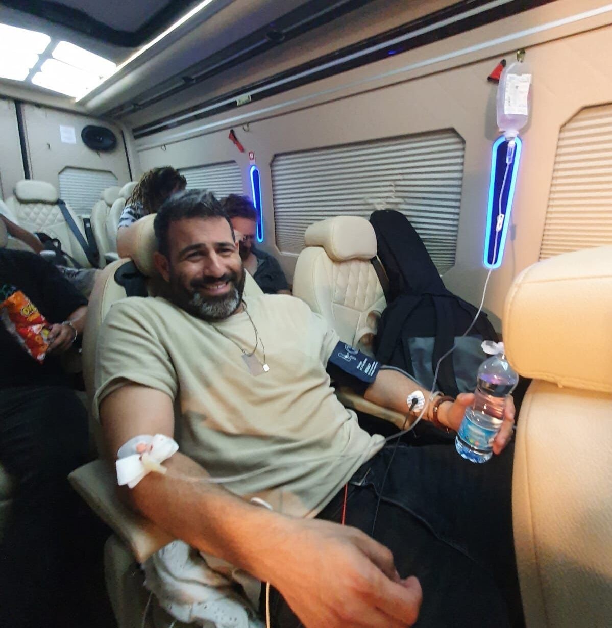 החלמה מהירה: סולן התקווה 6 נזקק לטיפול רפואי בתום הופעה