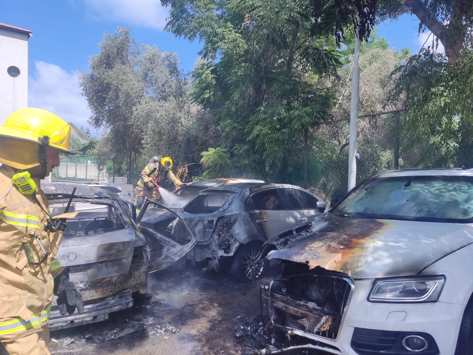 חשד לחיסול בזכרון יעקב: הרוג בפיצוץ רכב סמוך לבניין המועצה