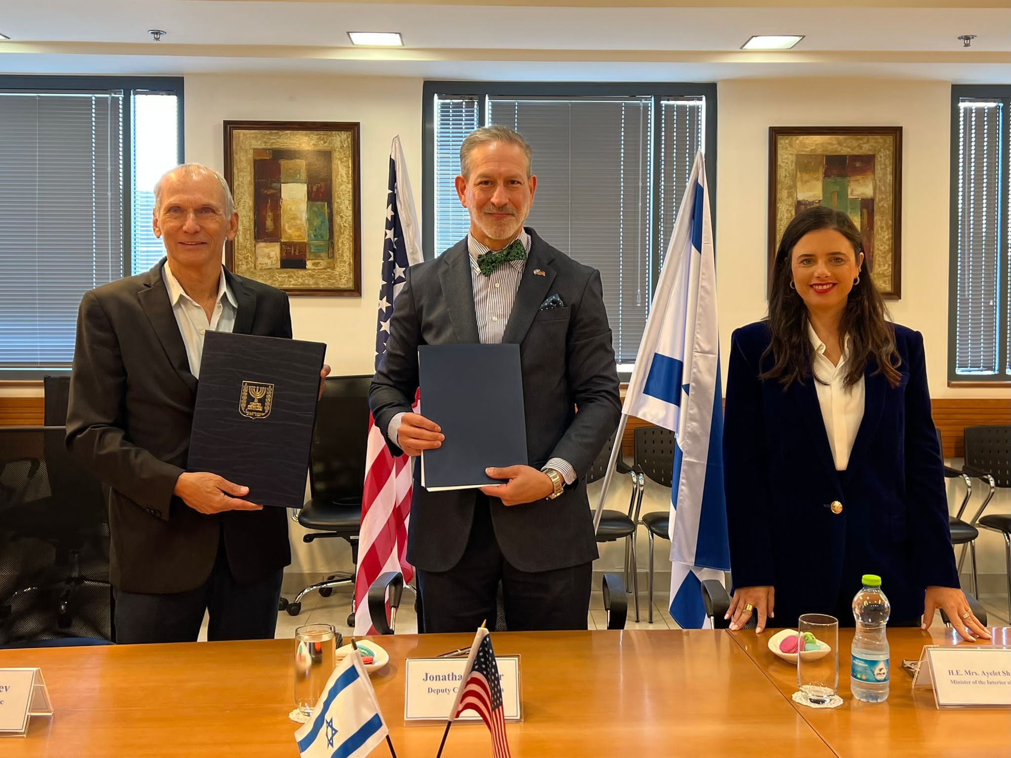 מעמד התקדמות בויזה לארה"ב. איילת שקד, עמר בר לב