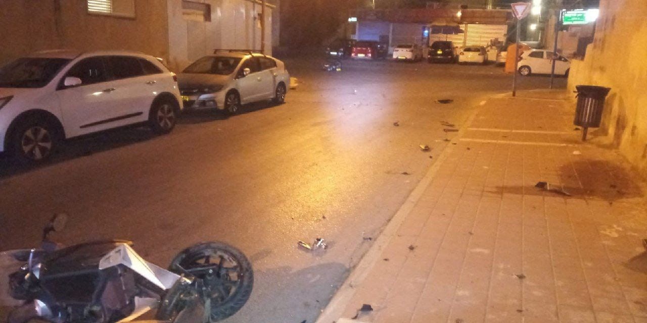 חשד לתאונת פגע וברח: רוכב אופנוע נפצע קשה בב"ש