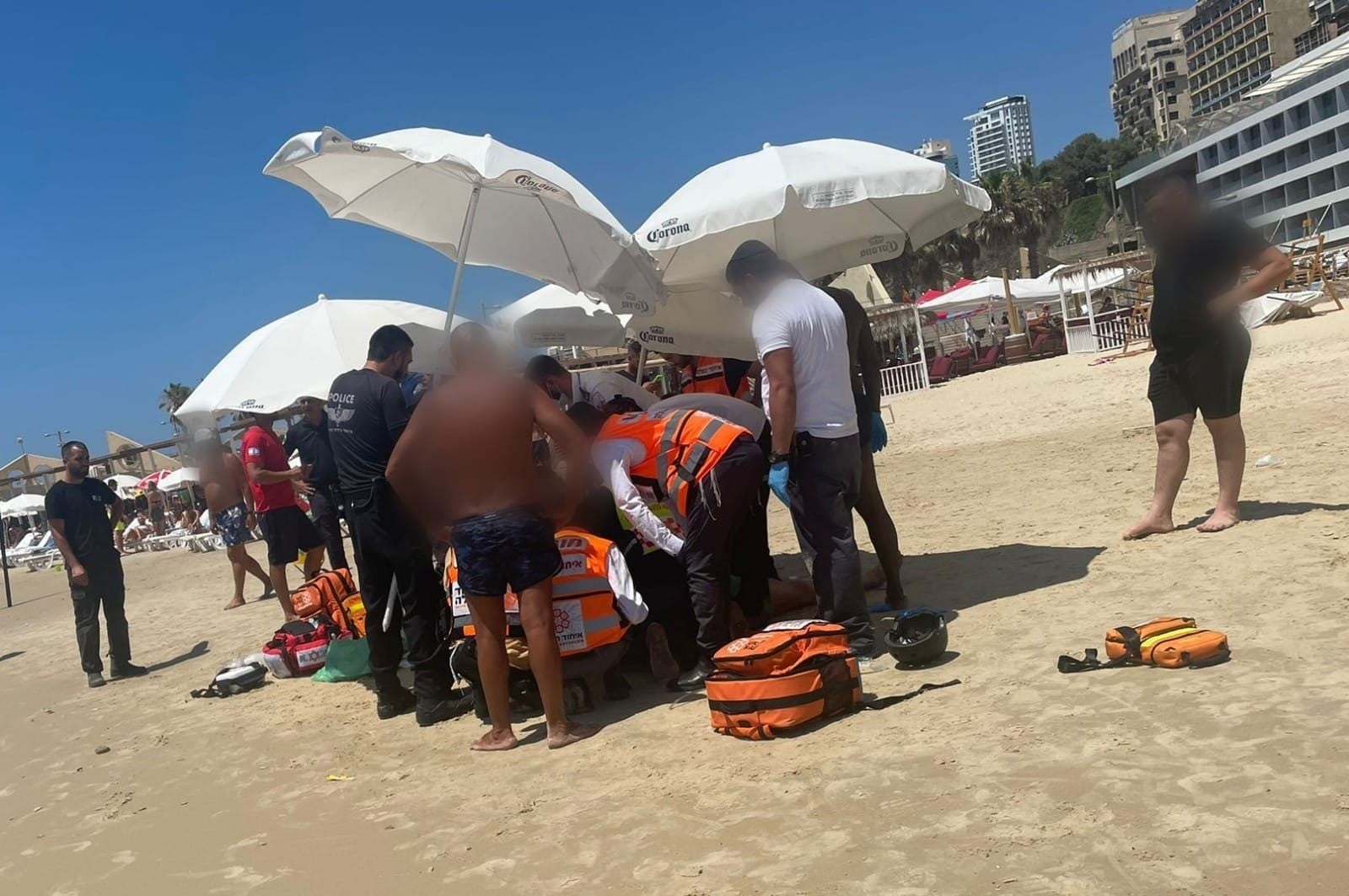 גבר בן 70 נמשה מהמים בחוף סירונית בנתניה - מצבו אנוש