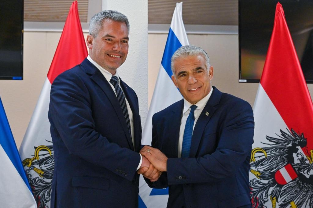 רה"מ לפיד נפגש עם קנצלר אוסטריה: "רגע חשוב בהיסטוריה"
