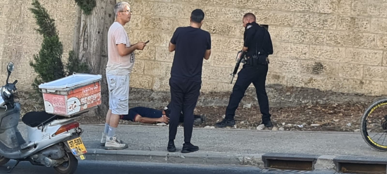 "מהפועלים שבני גנץ ממשיך לפרנס אצלנו": תגובות סוערות לפיגוע