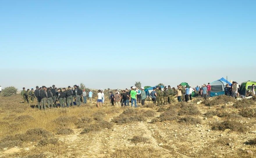 מתיישבים בבנימין מדווחים: "פורעים ניסו לפגוע בנו - הצבא לא מנע זאת"