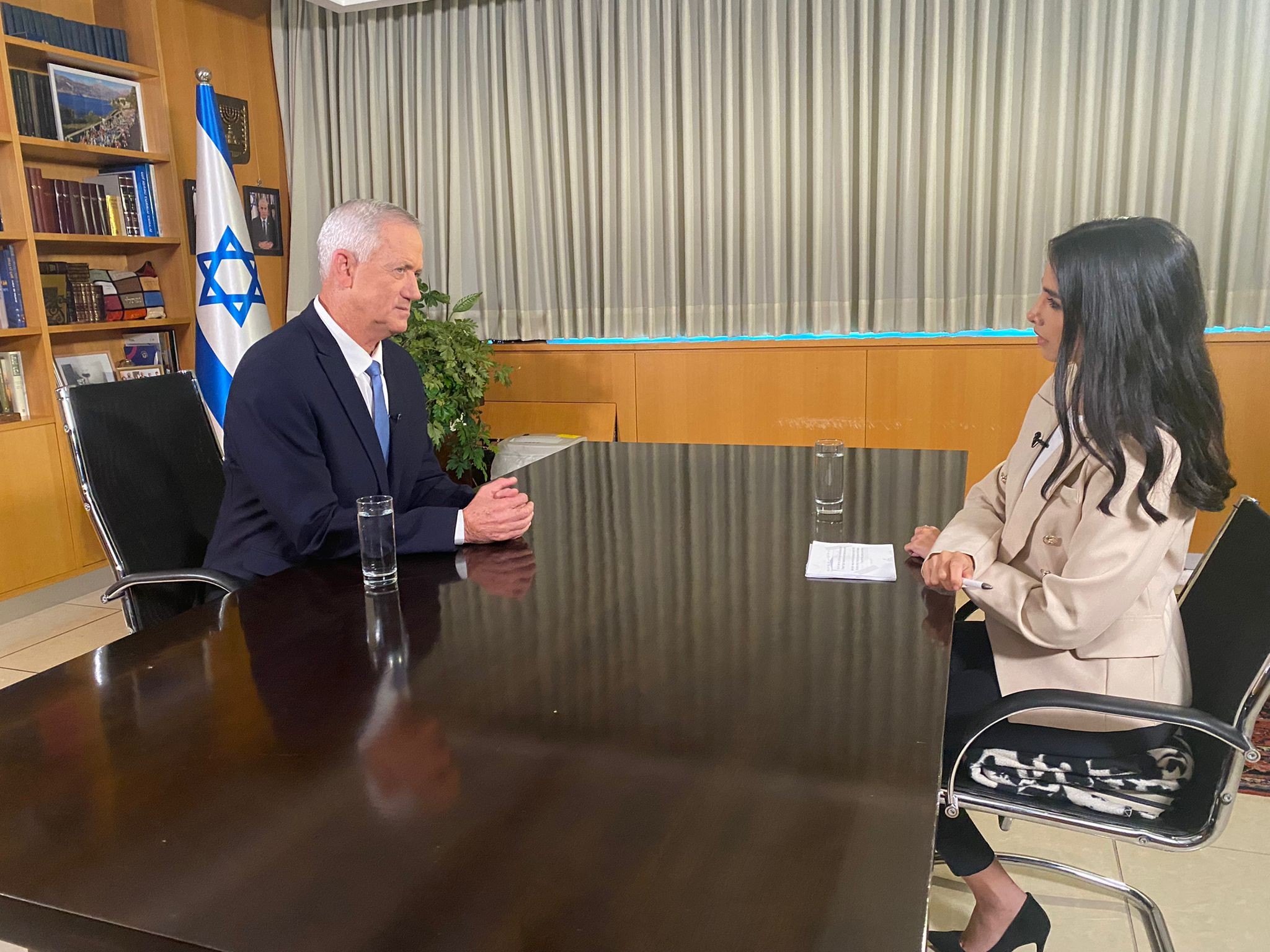 ״לא נשב עם נתניהו״: שר הביטחון גנץ בריאיון מיוחד למגי טביבי