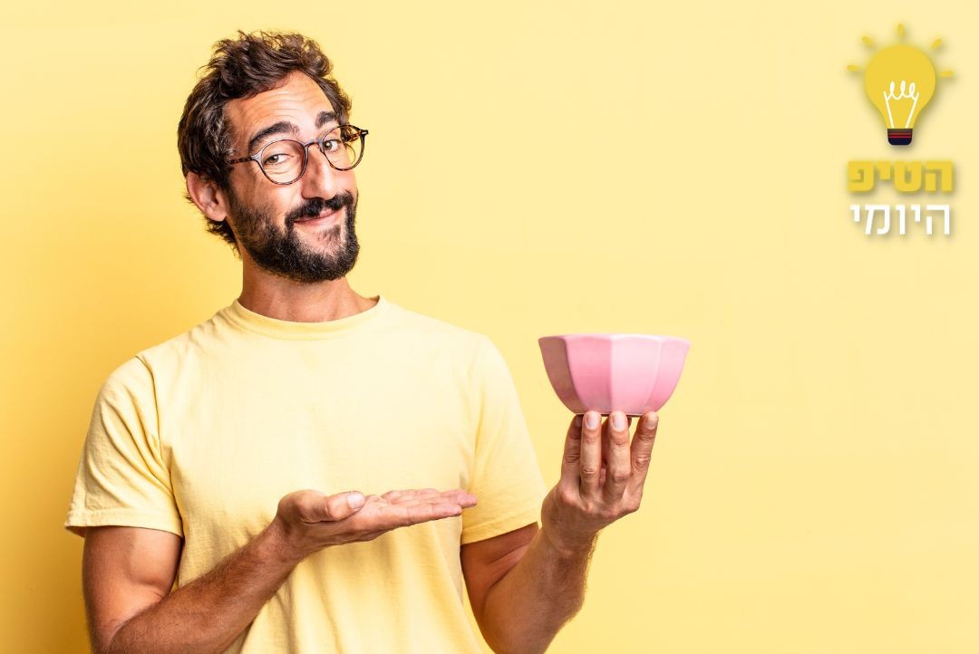 תשכחו ממה שהכרתם: זו השיטה הפשוטה להוריד מדבקות מכלי חדש