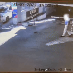 תיעוד: שני צעירים הכו מנהל חניון בהרצליה – כך זה נגמר